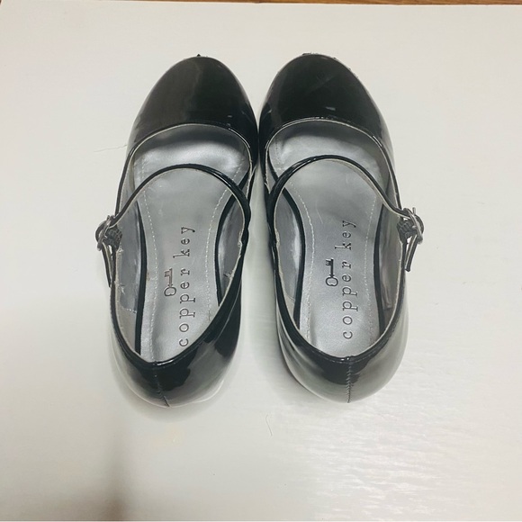 Girls black patent leather shoes size 1m - Picture 9 of 11